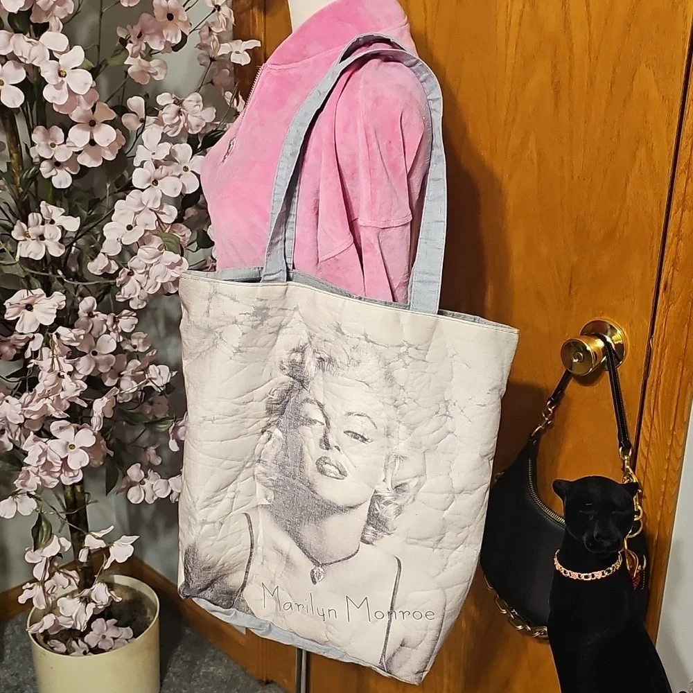 Marilyn Monroe Tote Bag - Picture 8 of 9